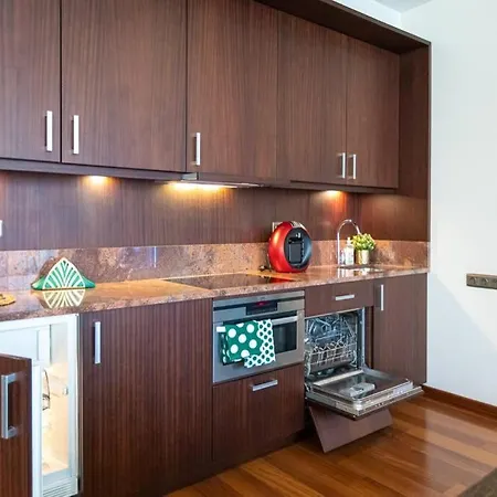 Cozy River-side Right In Apartment